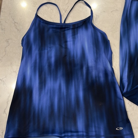 Champion workout top and full length bottoms - Picture 2 of 6